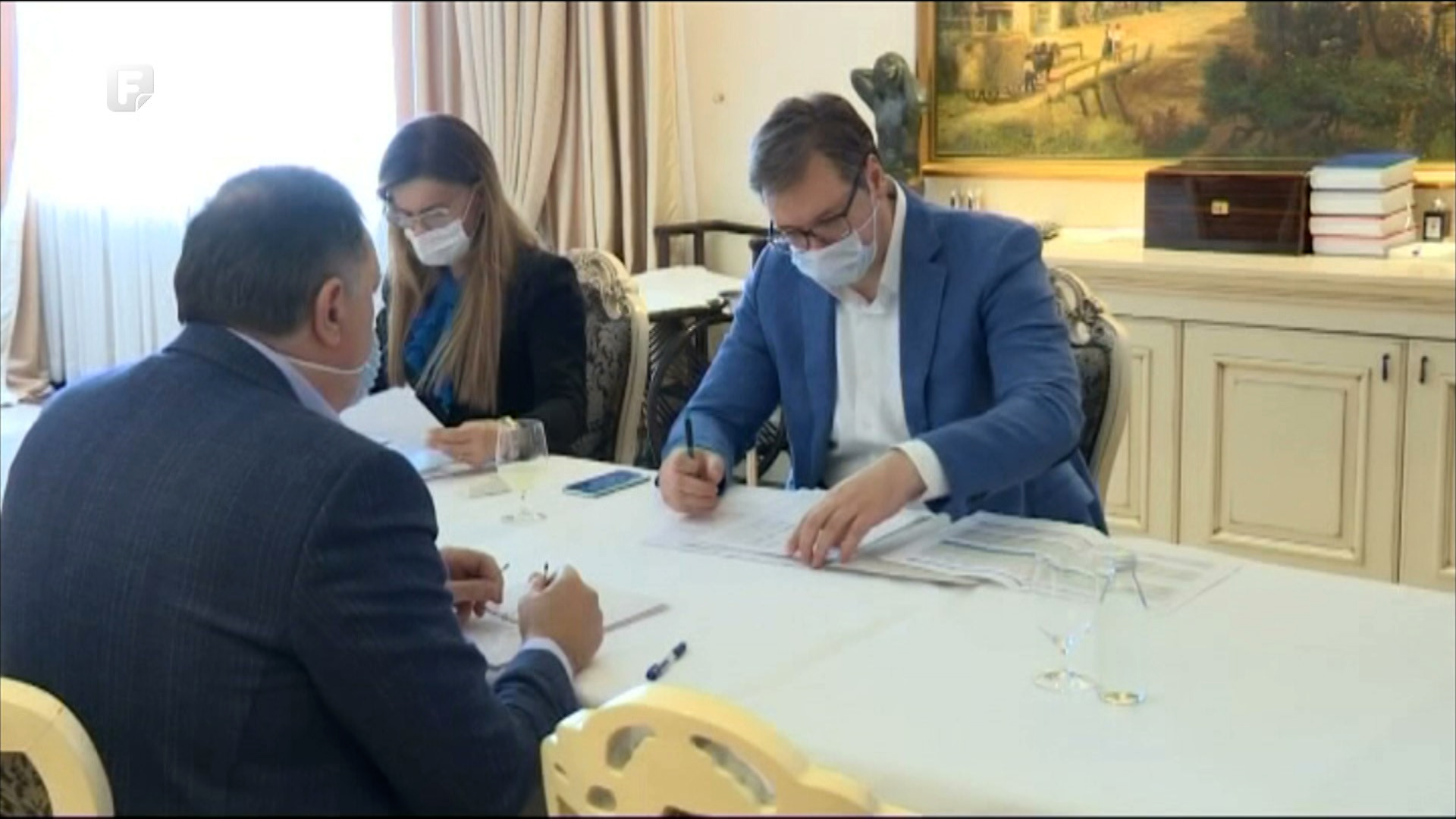 Čini se da Vučić učestalim sastancima sa Dodikom smiruje situaciju